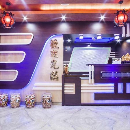 Hotel Lee Garden Puri Bagian luar foto