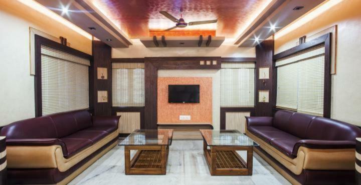 Hotel Lee Garden Puri Bagian luar foto