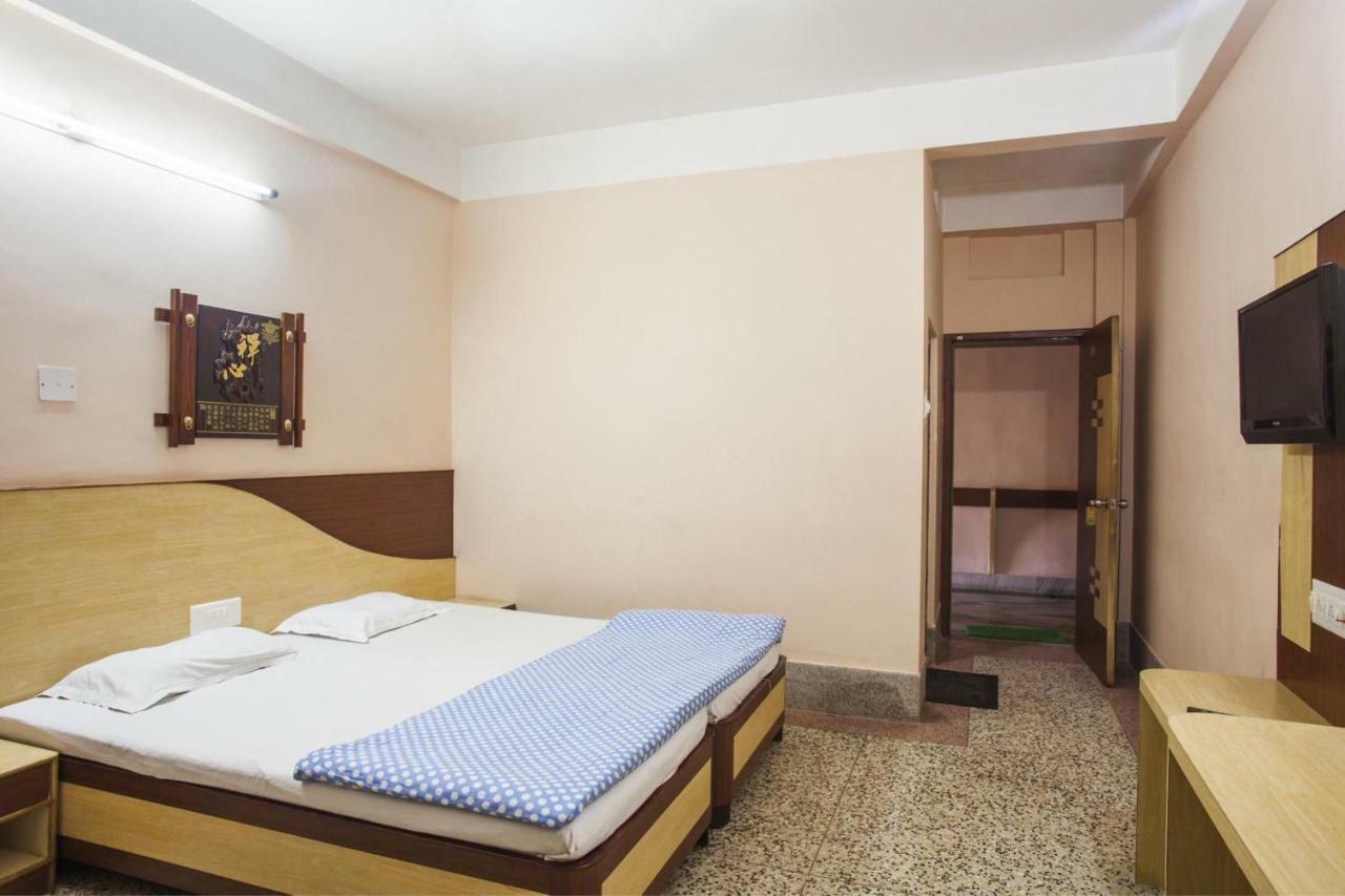 Hotel Lee Garden Puri Bagian luar foto