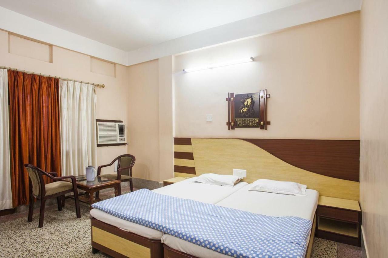 Hotel Lee Garden Puri Bagian luar foto