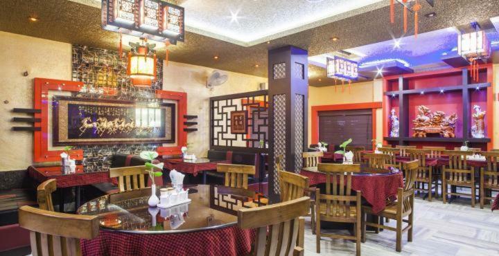Hotel Lee Garden Puri Bagian luar foto